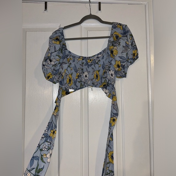 Floral Top with Tie in Back - Picture 3 of 3